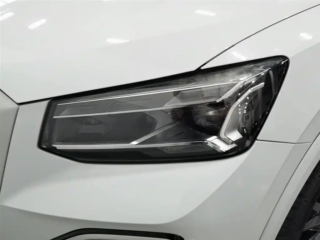 Audi Q2L 2023
