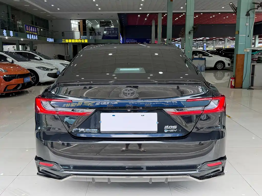 Toyota Camry 2025 — фото 13