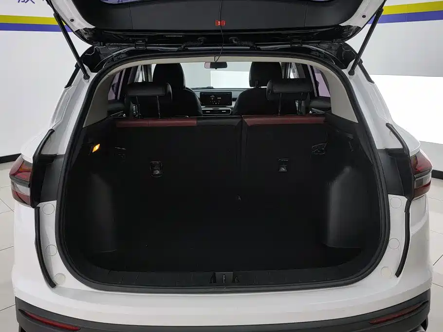 Geely Binyue 2021