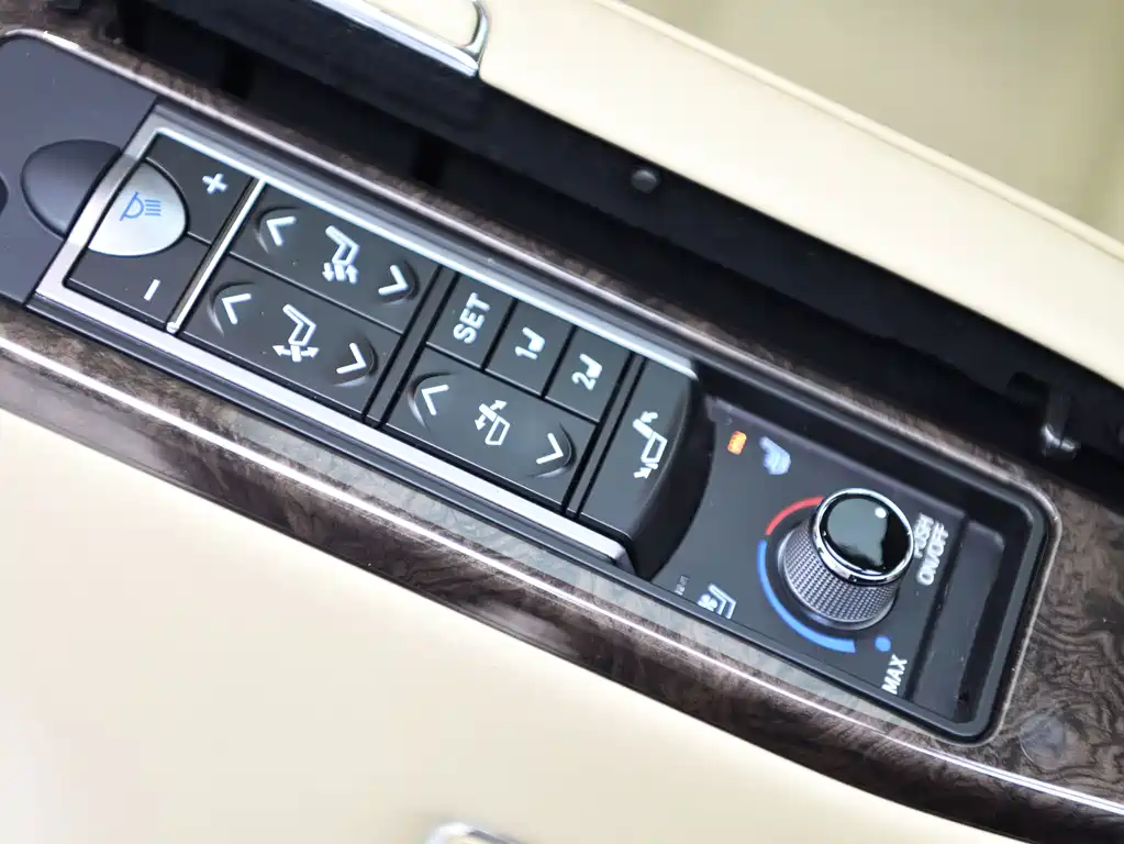 Toyota Vellfire 2020 — фото 18