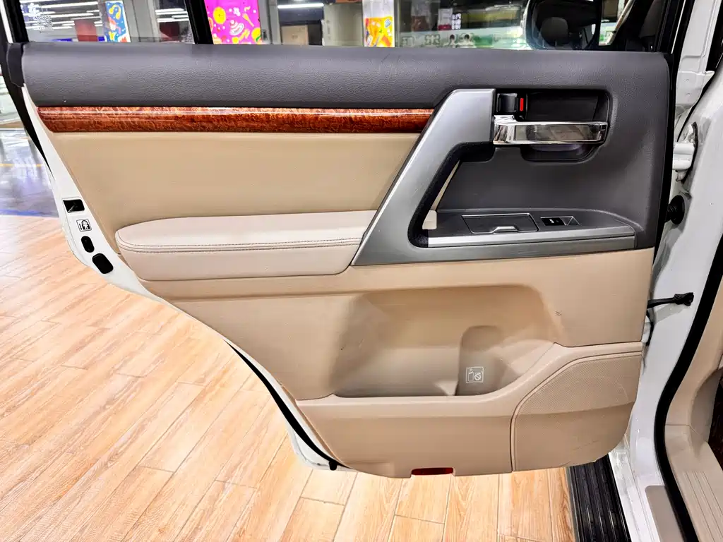 Toyota Land Cruiser 2015 — фото 15
