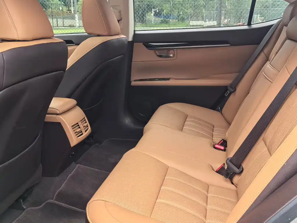 Lexus ES 2017