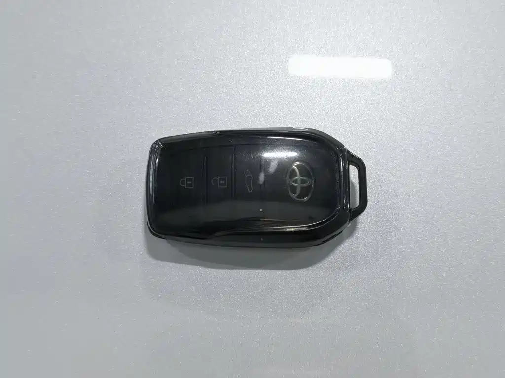 Toyota RAV4 2025 — фото 19