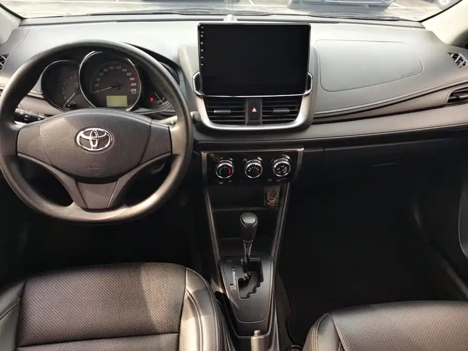 Toyota Yaris L 2020 — фото 12