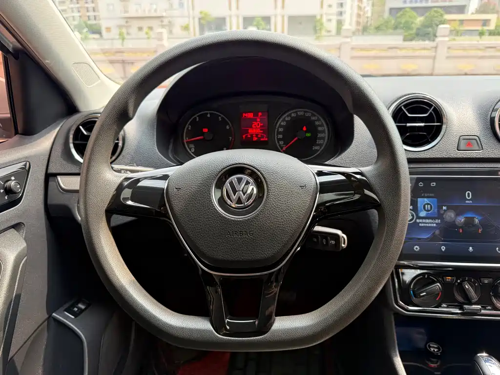 Volkswagen Jetta 2018 — фото 11