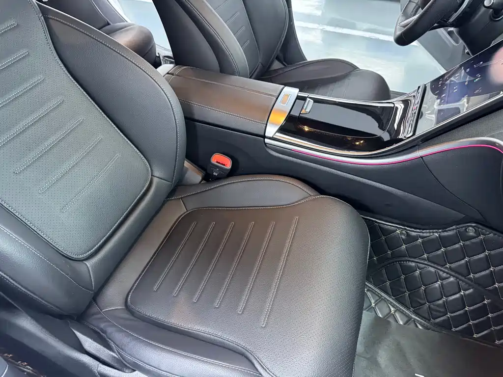Mercedes-Benz C-Class 2024 — фото 20