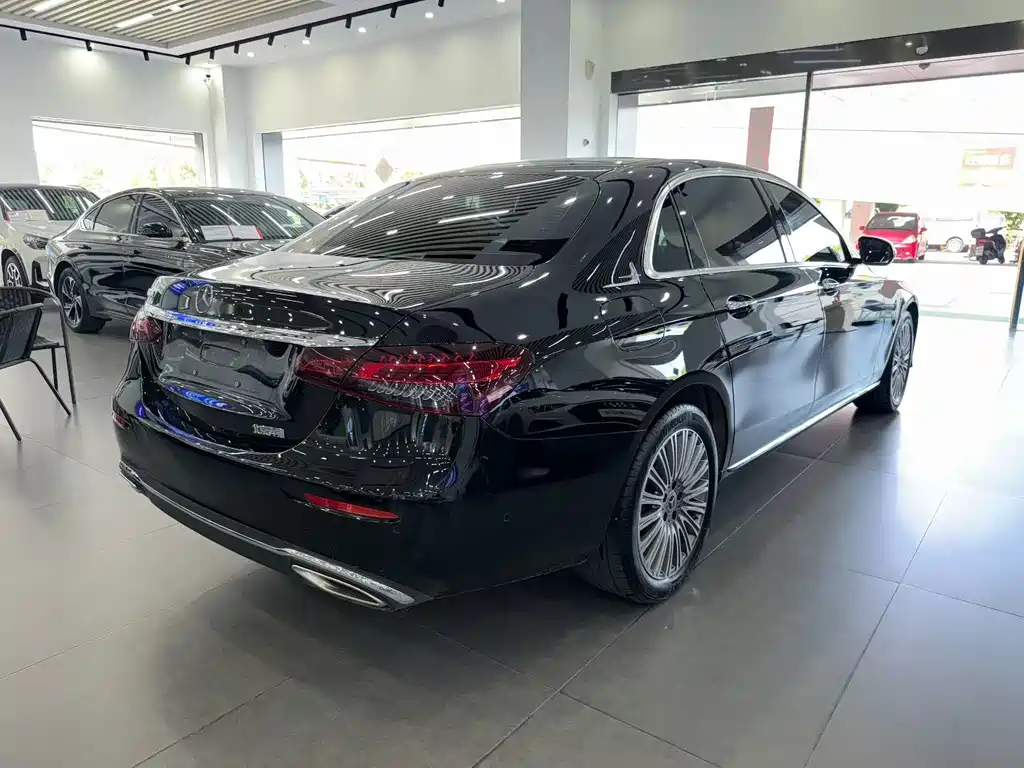 Mercedes-Benz E-Class 2023 — фото 4
