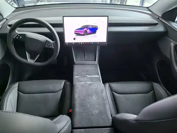 Tesla Model Y 2025