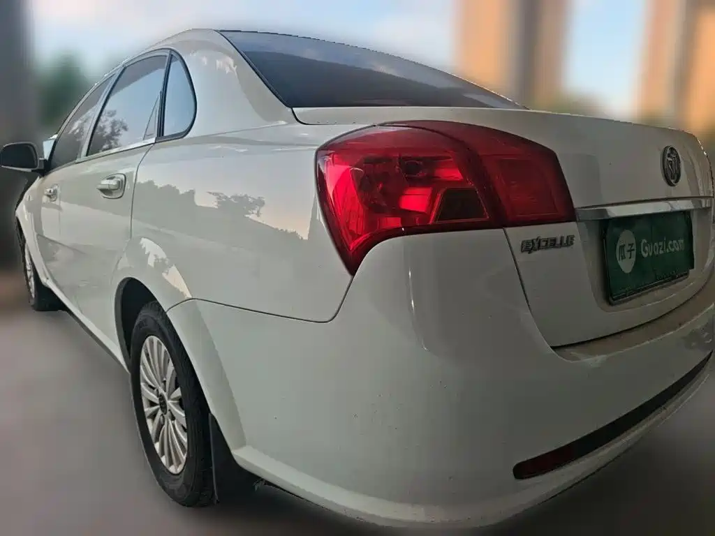 Buick Excelle 2015 — фото 4