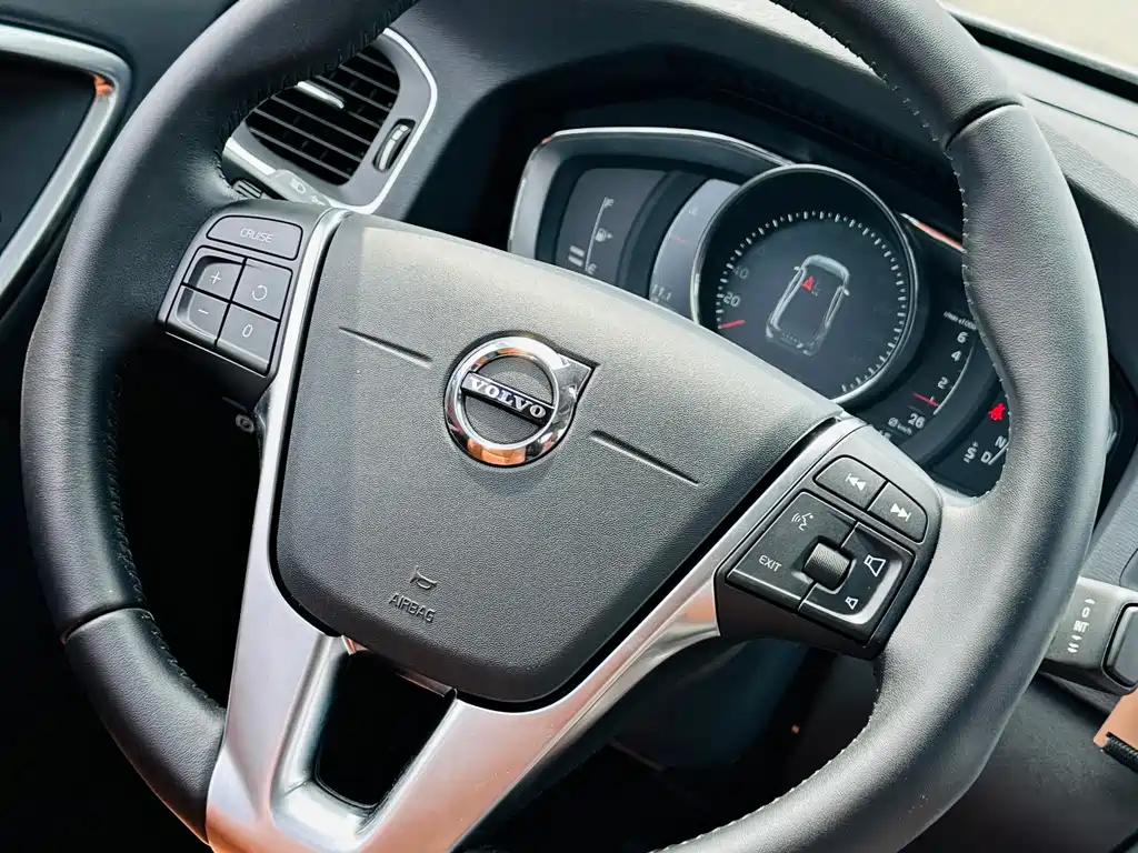 Volvo S60 2019 — фото 14