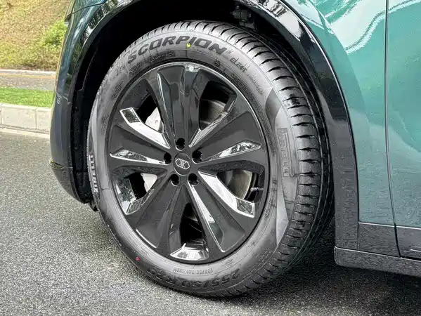 Luxeed R7 2025