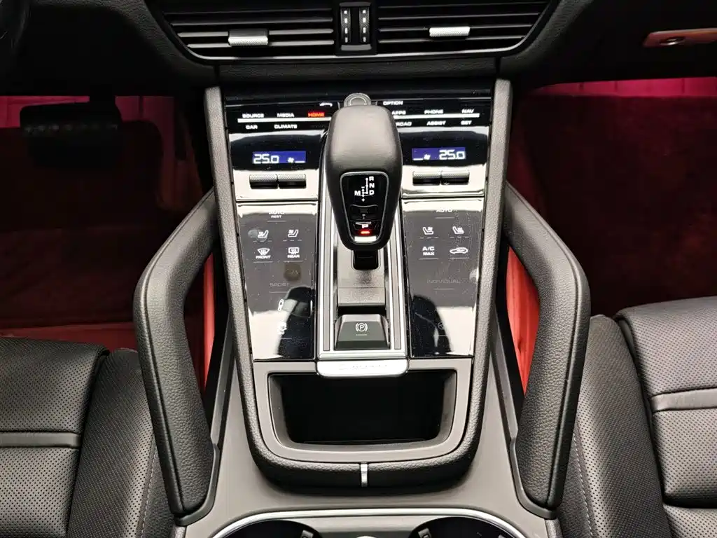 Porsche Cayenne 2022 — фото 16