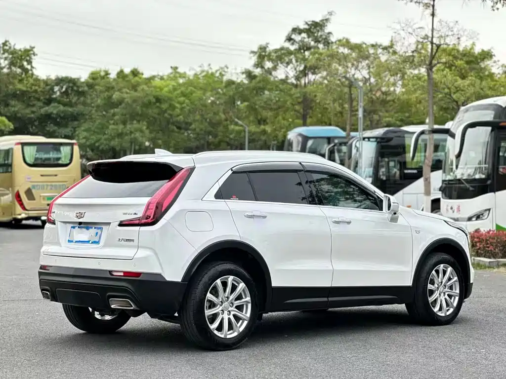 Cadillac XT4 2022 — фото 9