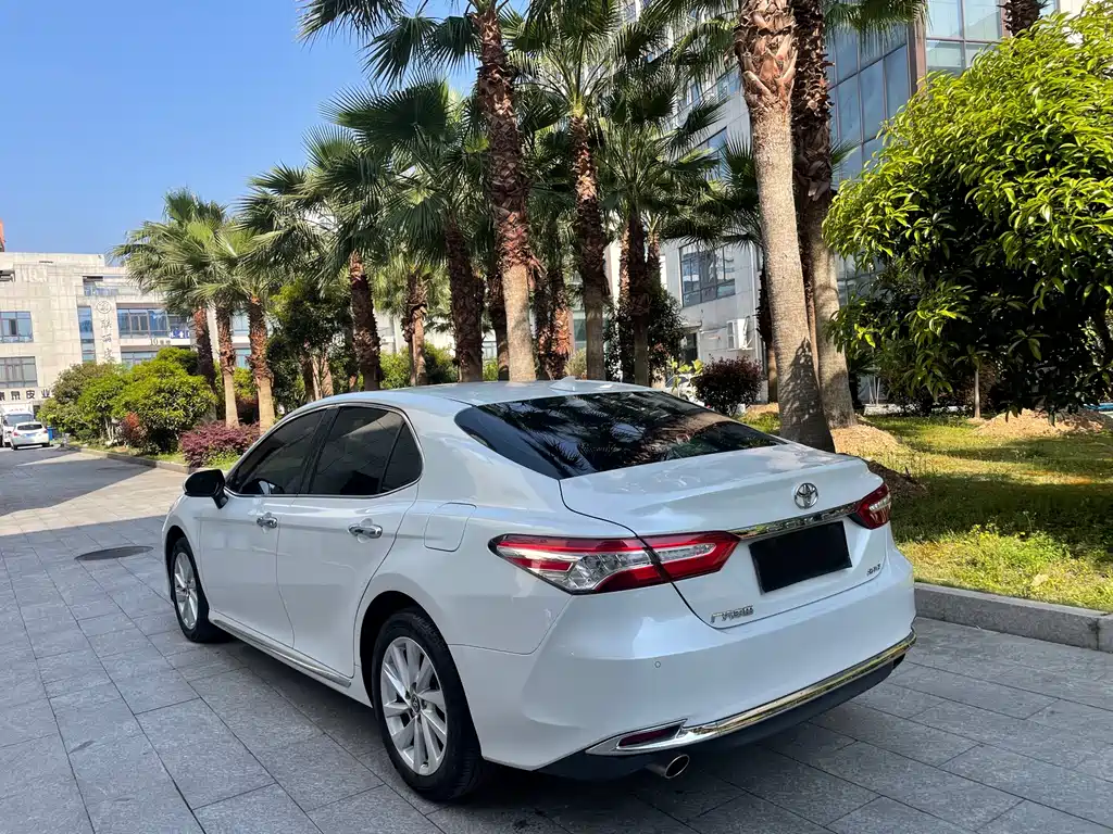 Toyota Camry 2024 — фото 6