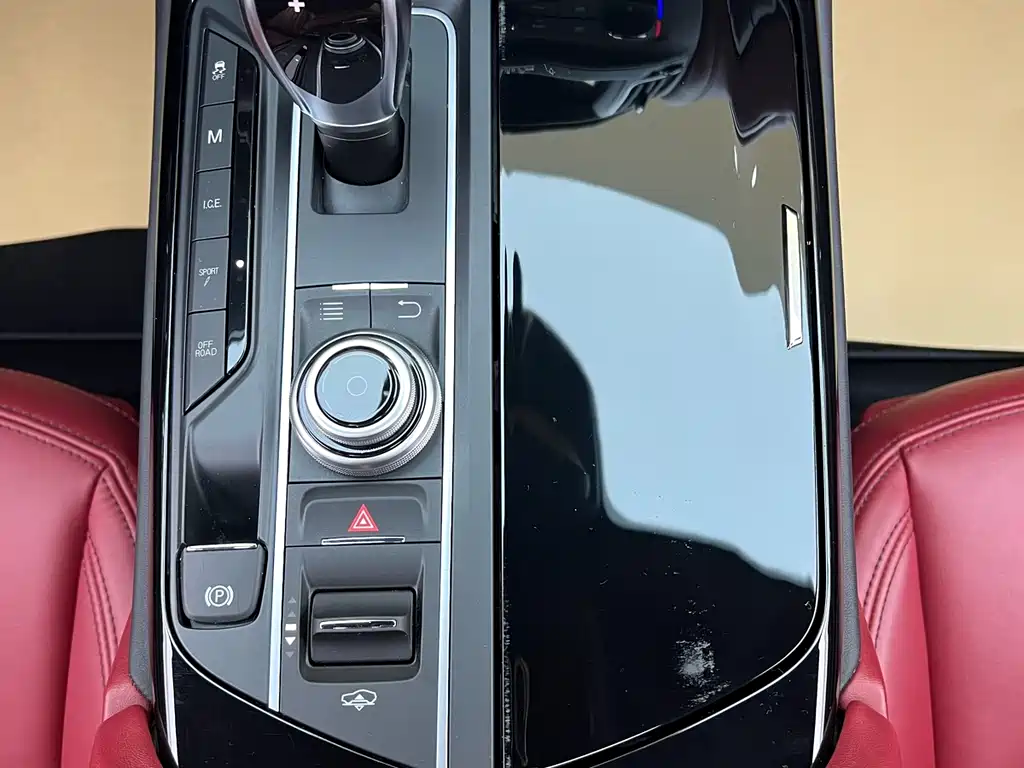 Maserati Levante 2019 — фото 13