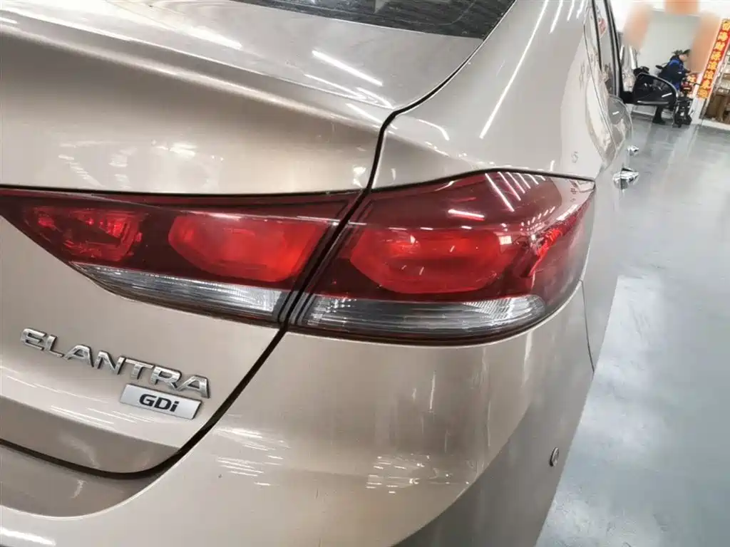 Hyundai Elantra 2016 — фото 8