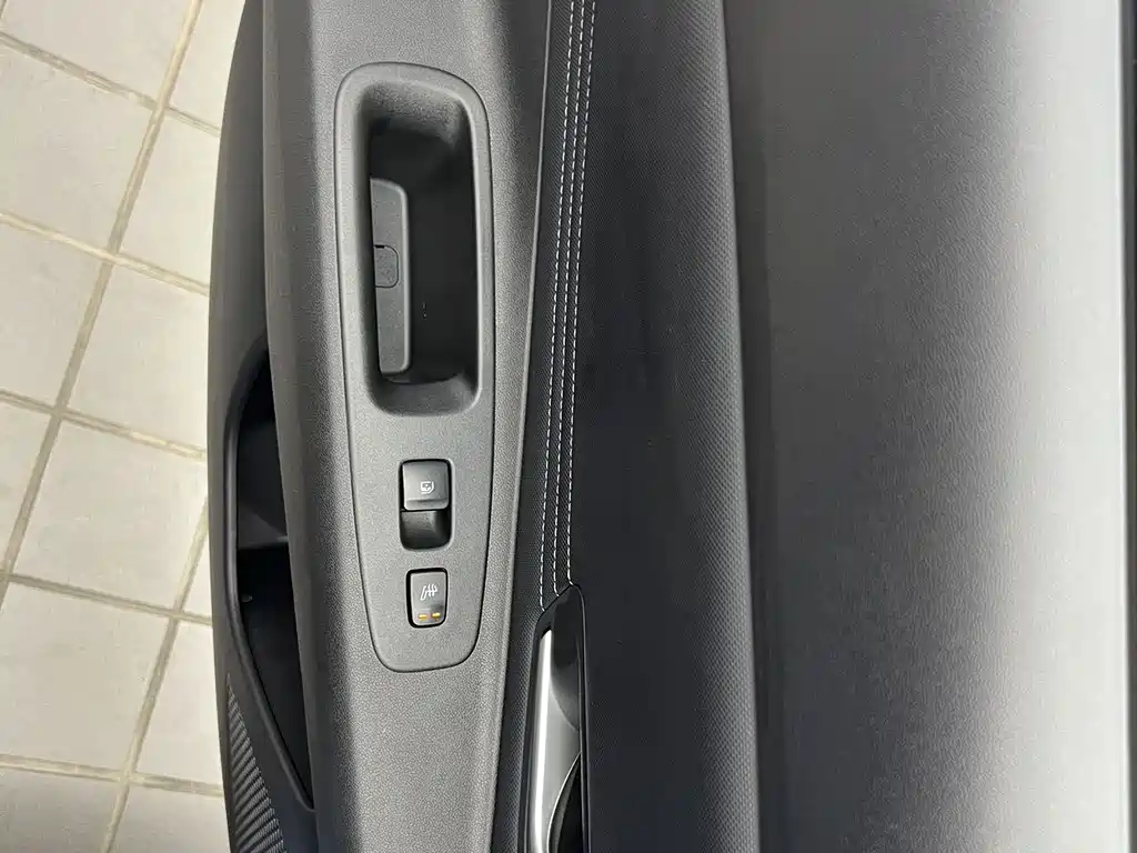 Hyundai Elantra 2023 — фото 16
