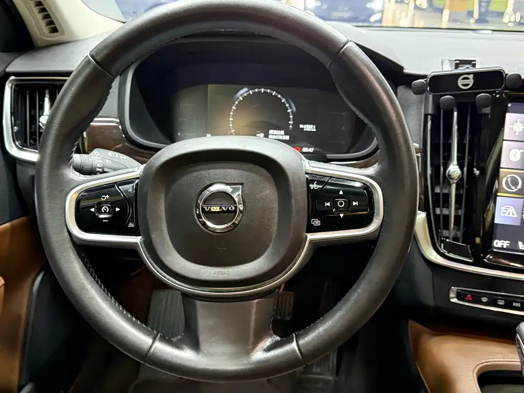 Volvo S90 2017 — фото 15