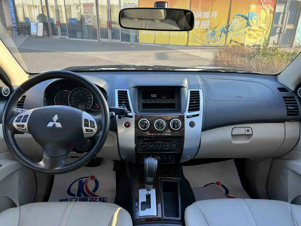 Mitsubishi Pajero Sport 2015 — фото 9