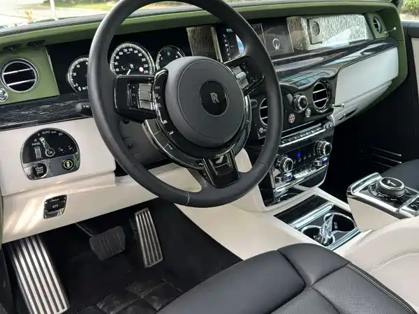 Rolls-Royce Phantom 2023