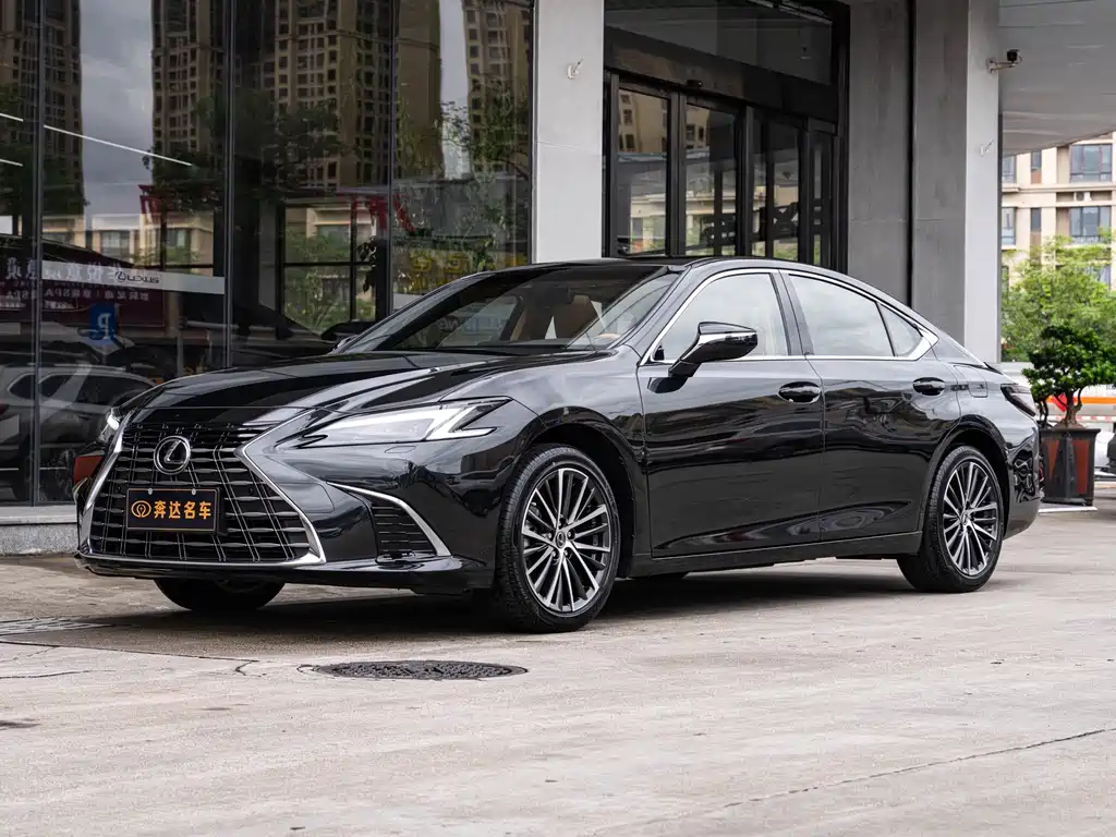Lexus ES 2025 — фото 1