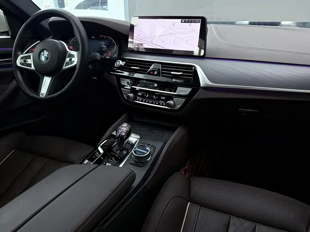 BMW 5 Series 2021 — фото 10