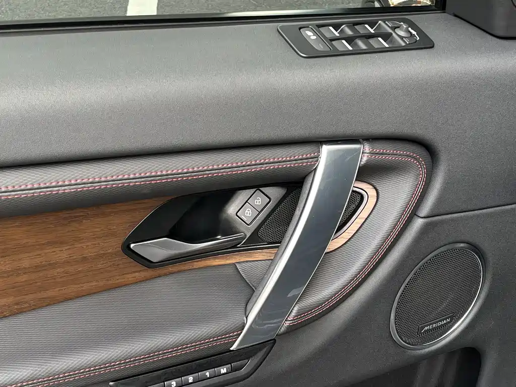 Land Rover Discovery Sport 2023 — фото 15