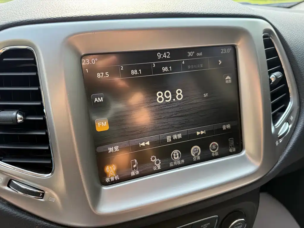 Jeep Compass 2018 — фото 14