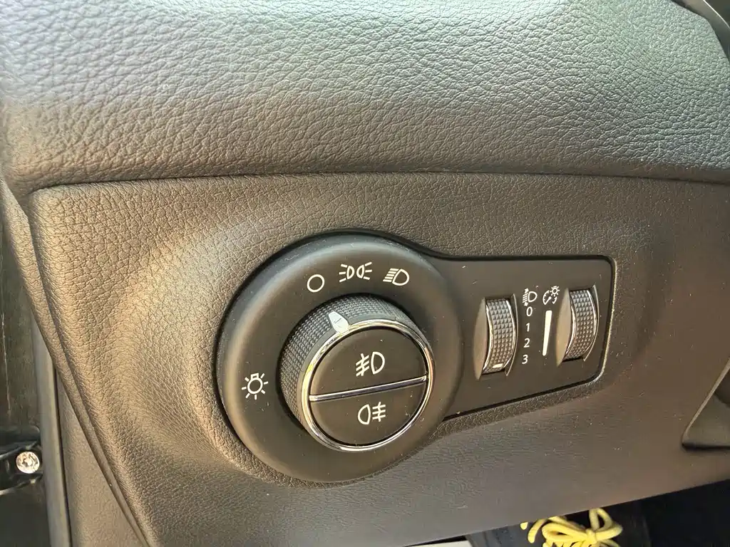 Jeep Compass 2018 — фото 16