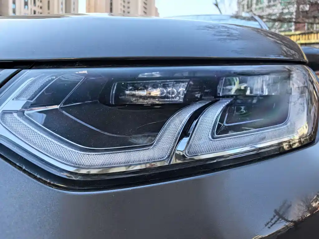 Land Rover Discovery Sport 2023 — фото 23