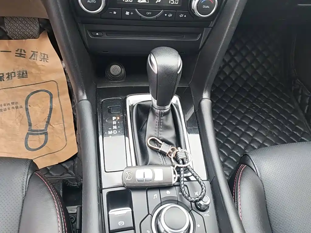 Mazda 3 Axela 2019 — фото 14