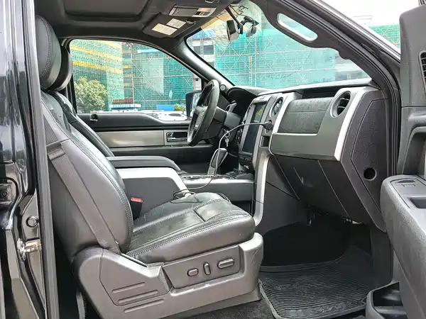 Ford F-150 Raptor 2013