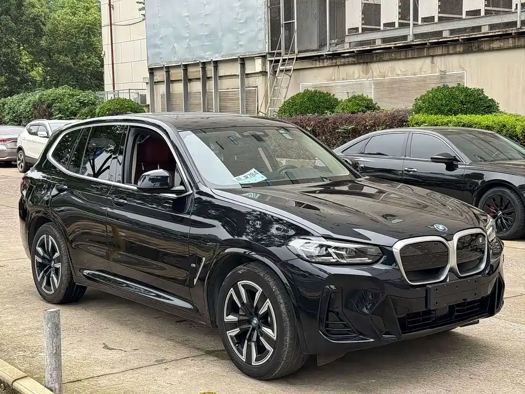 BMW iX3 2023