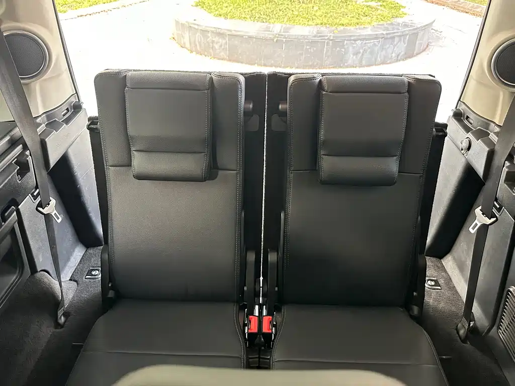 Land Rover Discovery 2015 — фото 14