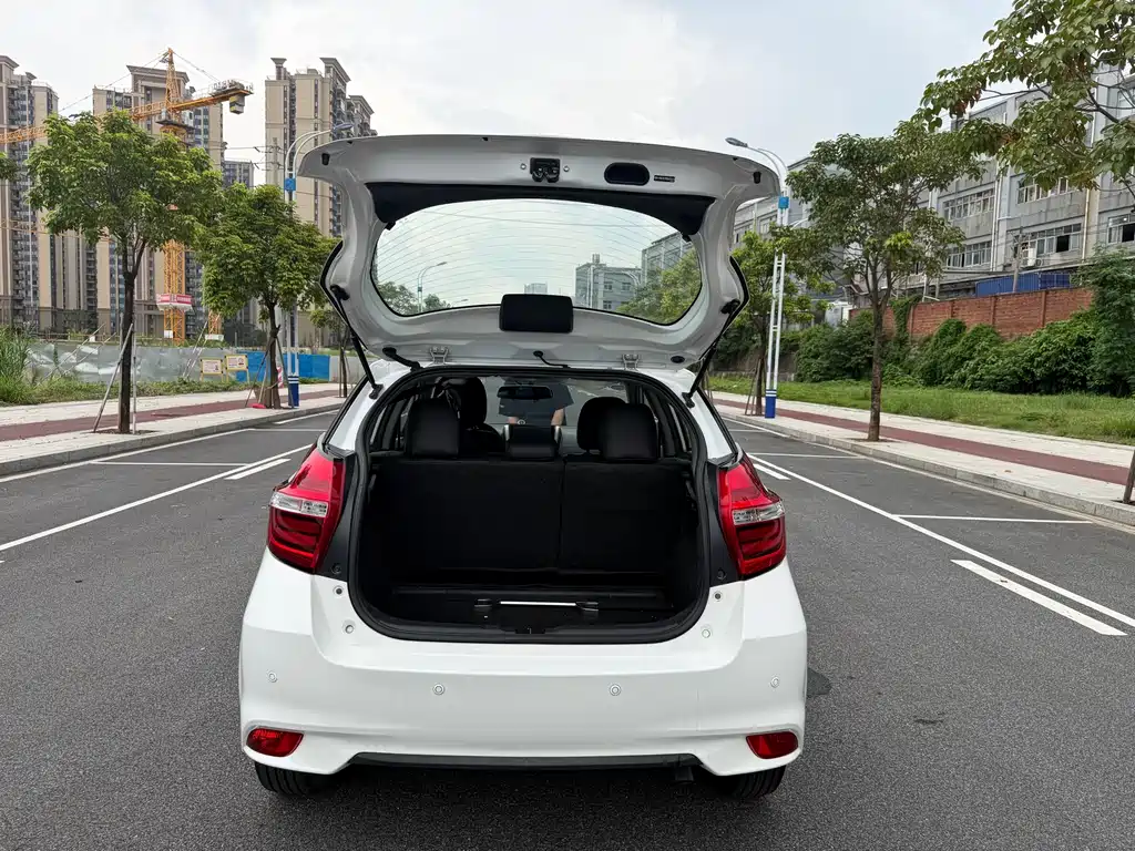 Toyota Yaris L 2019 — фото 18