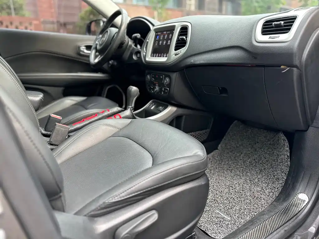 Jeep Compass 2019 — фото 12