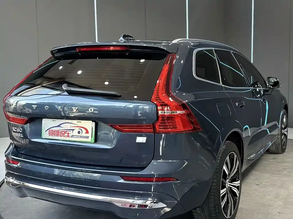 Volvo XC60 Plug-In Hybrid 2023 — фото 6