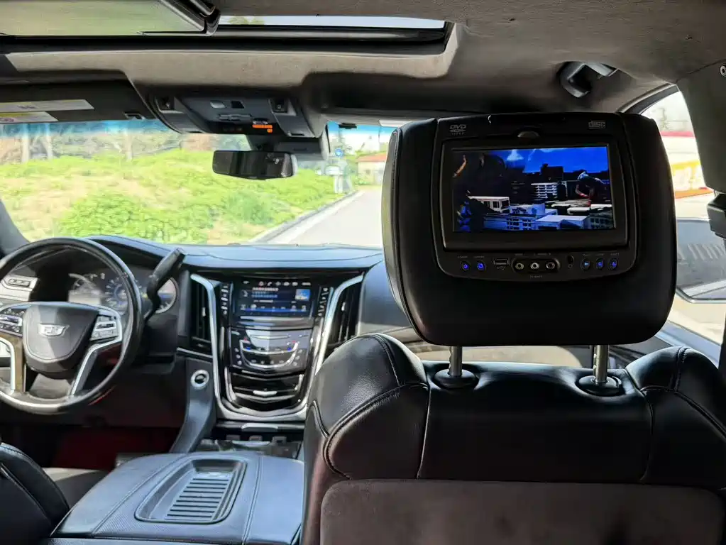 Cadillac Escalade 2018 — фото 8