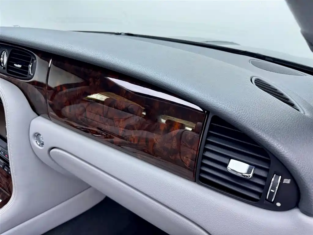 Jaguar XJ 2009 — фото 18