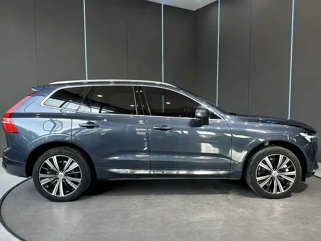 Volvo XC60 Plug-In Hybrid 2023 — фото 5