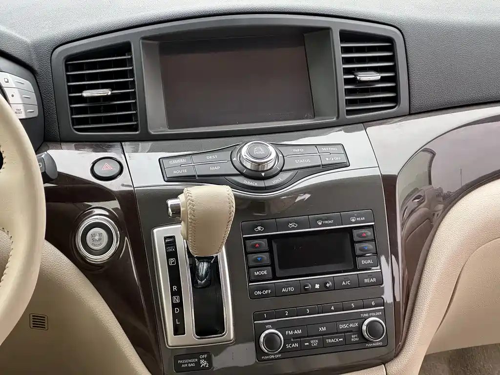 Nissan Quest 2016 — фото 10