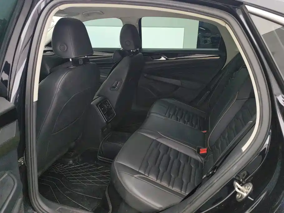 Volkswagen Passat 2019 — фото 11
