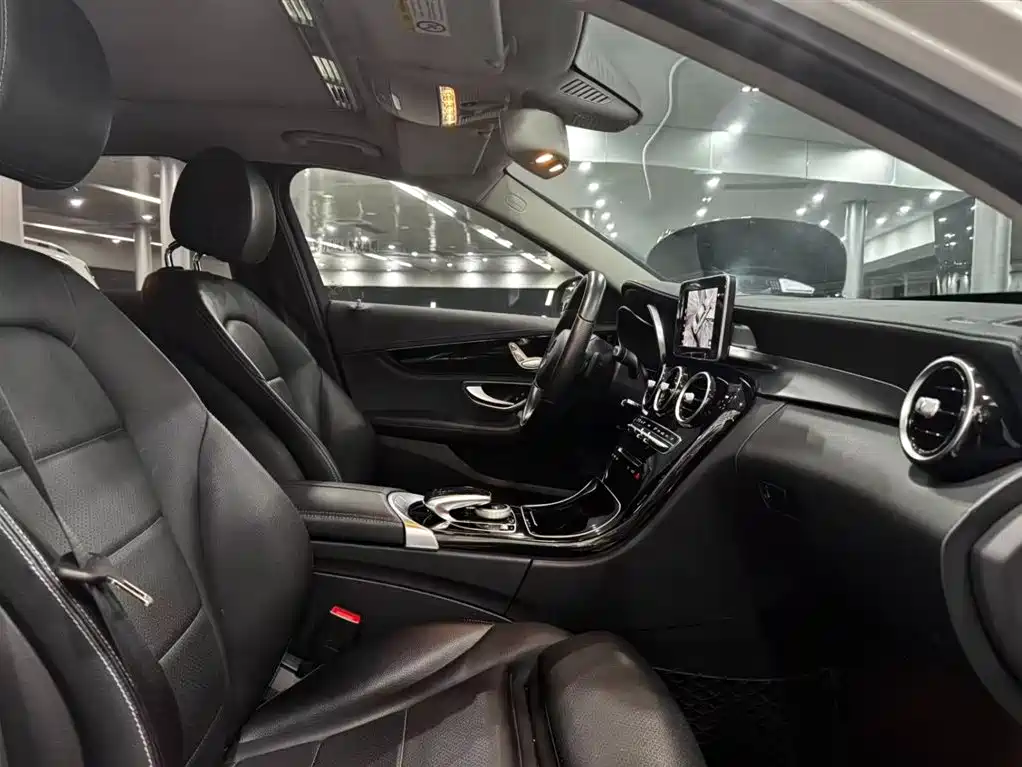 Mercedes-Benz C-Class 2018 — фото 17
