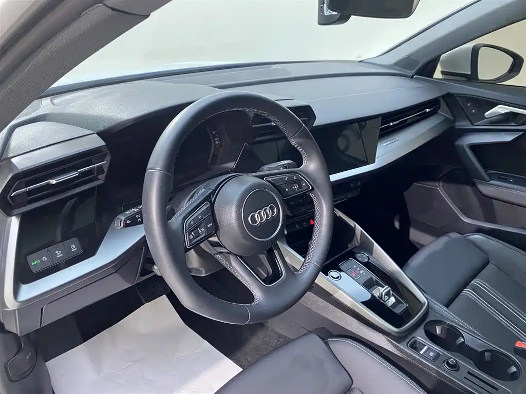 Audi A3 2023 — фото 2