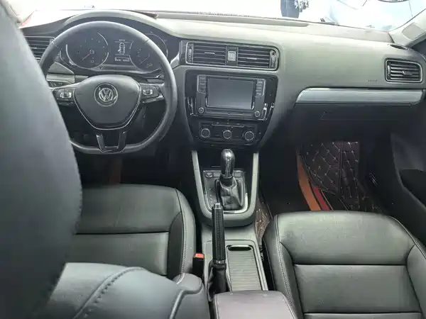 Volkswagen Sagitar 2018