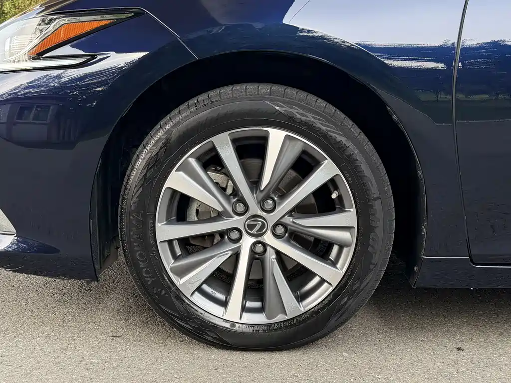 Lexus ES 2021 — фото 16