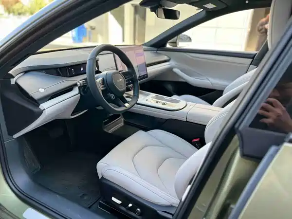 Xiaomi SU7 2024