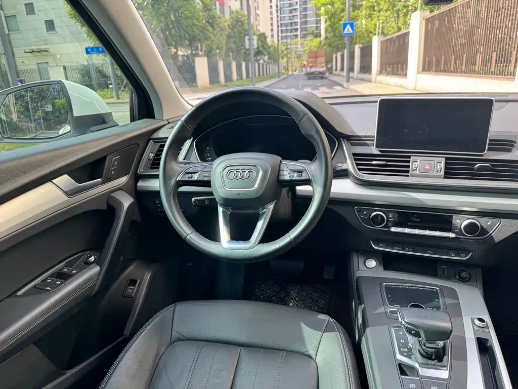 Audi Q5L 2020 — фото 17