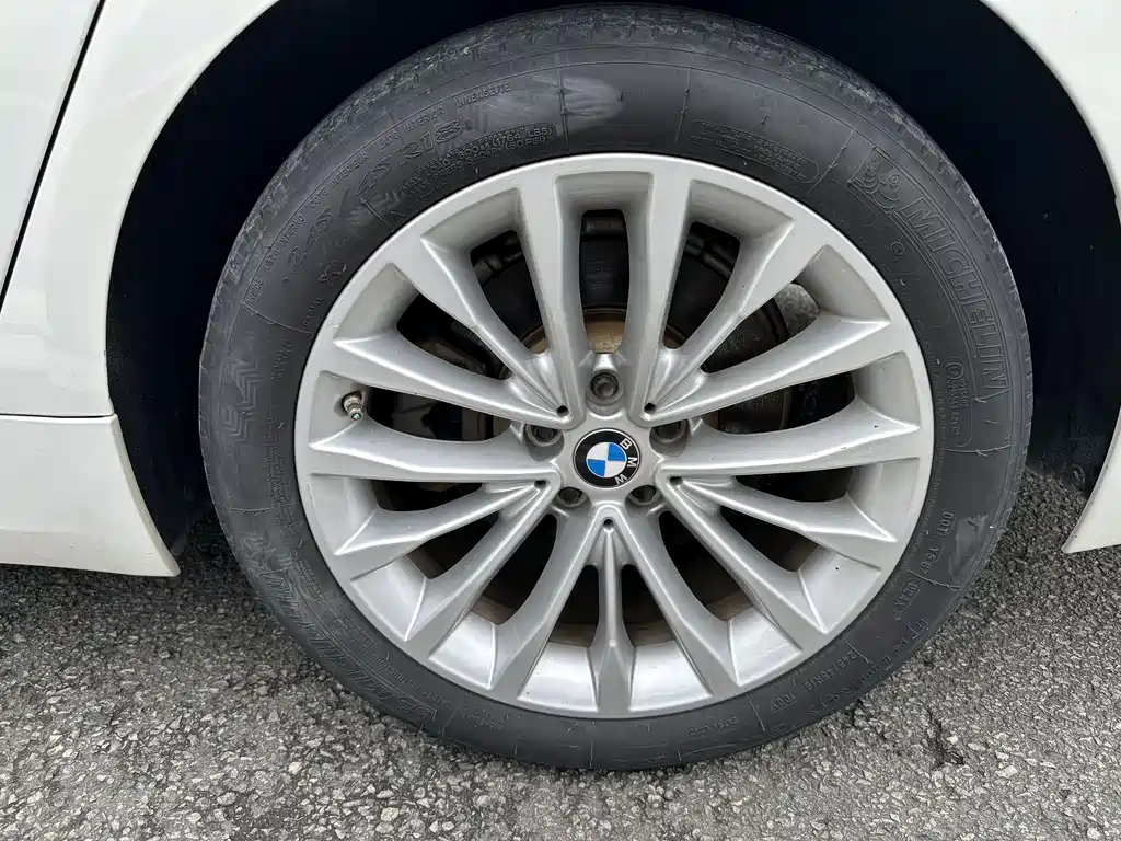 BMW 5 Series 2020 — фото 13