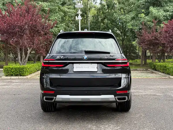 BMW X7 2025